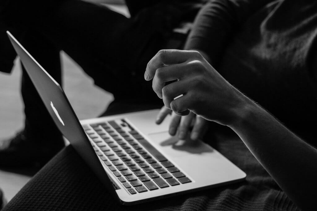 sergey zolkin UeY8aTI6d0 unsplash min