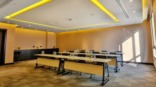 Four Points by Sheraton Production City, Dubai