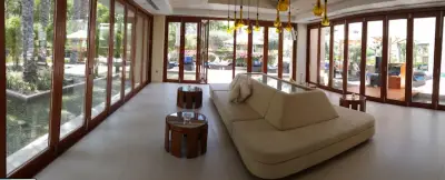 Bar/Club/Lounge