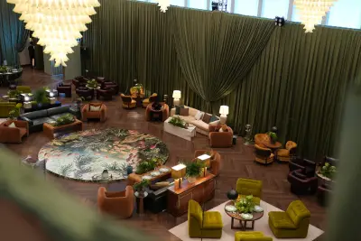 Corniche Lounge