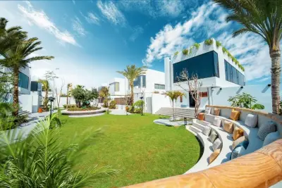 Garden (Outdoor Area)