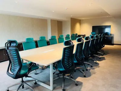 Al Qouf Boardroom