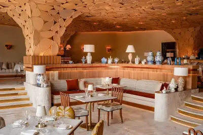 Bar & Lounge Area