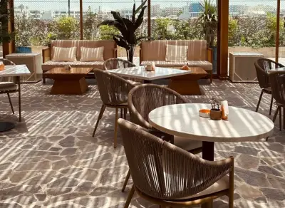 Restaurant & Bar