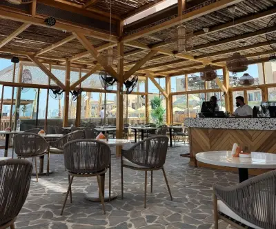 Restaurant & Bar