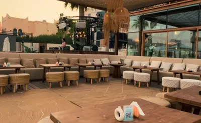 Restaurant & Bar