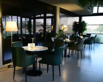 Restaurant & Lounge
