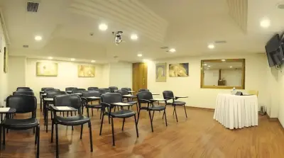 Compact Meeting Room