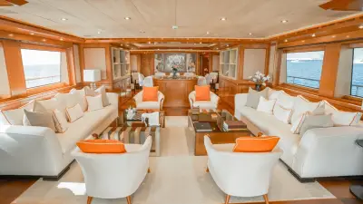 Salon / Indoor Lounge