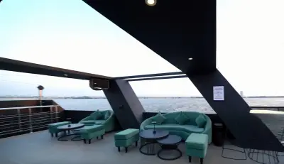 Upper Deck / Sky Deck / Sun Deck