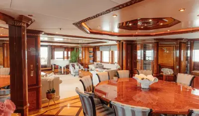 Salon / Indoor Lounge