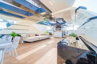 Upper Deck / Sky Deck / Sun Deck