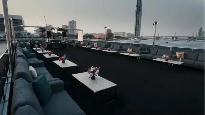 Upper Deck / Sky Deck / Sun Deck