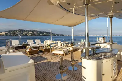 Upper Deck / Sky Deck / Sun Deck