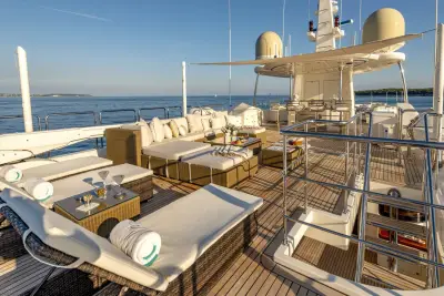 Upper Deck / Sky Deck / Sun Deck