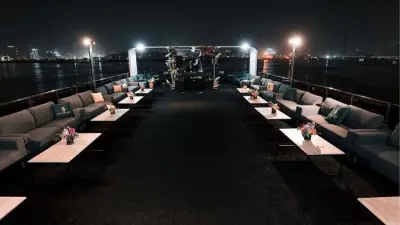 Upper Deck / Sky Deck / Sun Deck