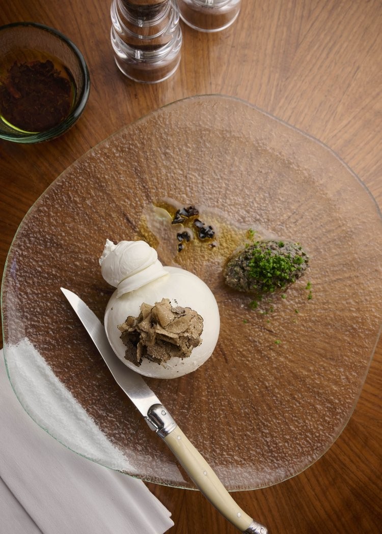 burrata_truffle_flamingo_room_min_67748b7b16367.jpg