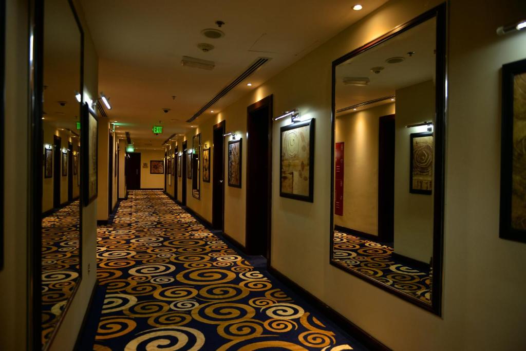 Strato Hotel By Warwick