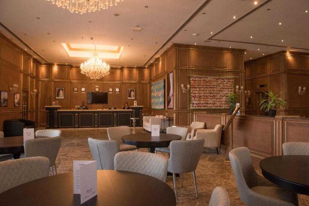 Strato Hotel By Warwick