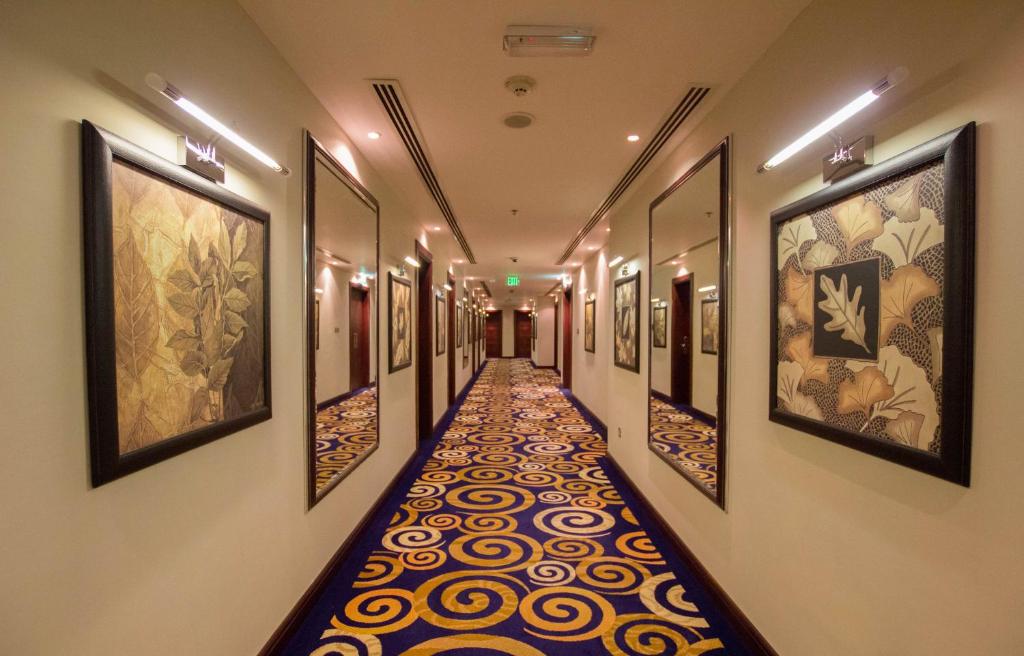 Strato Hotel By Warwick