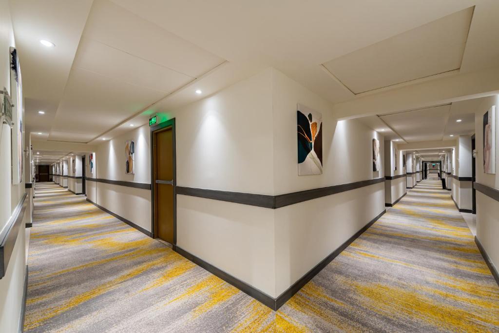 Holiday Inn Riyadh Al Qasr, an IHG Hotel