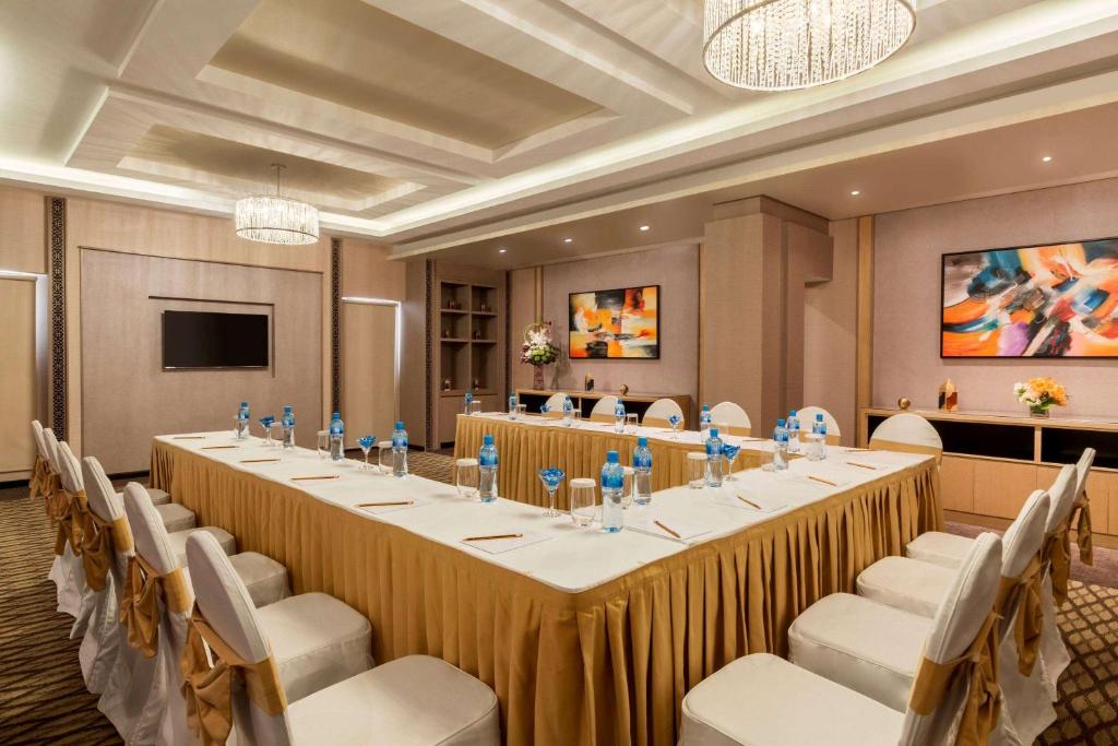 Ramada Hotel and Suites Amwaj Islands