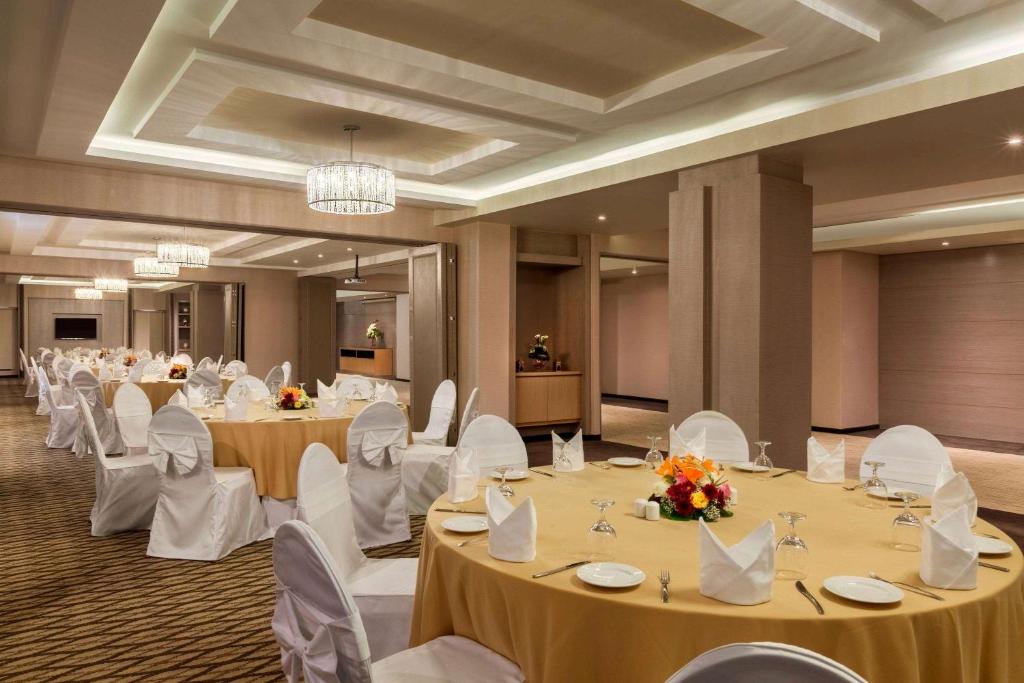 Ramada Hotel and Suites Amwaj Islands