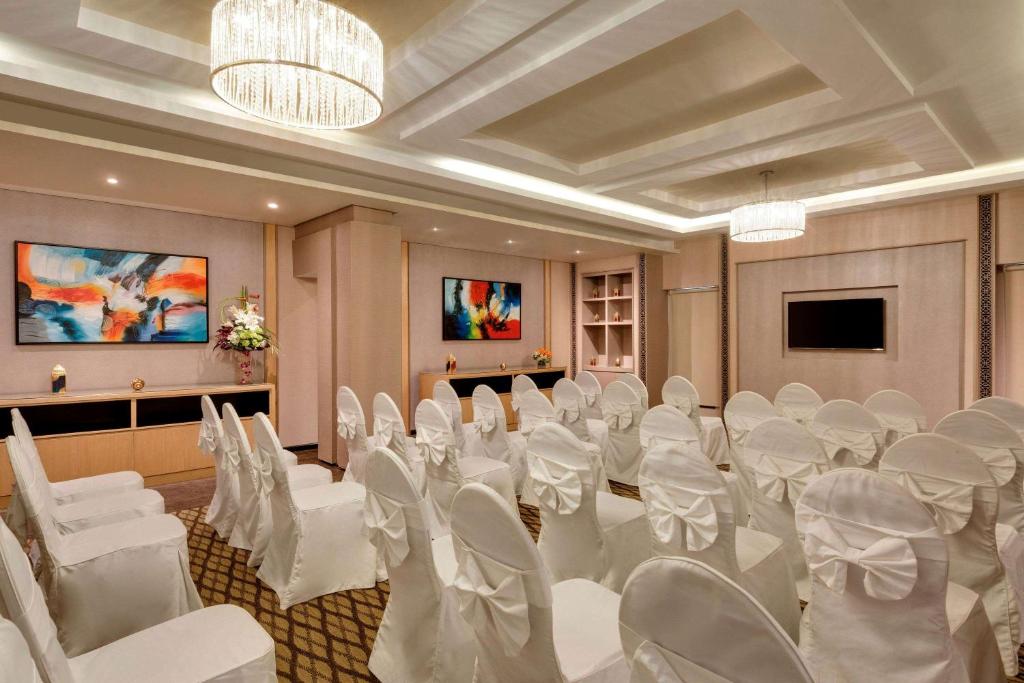 Ramada Hotel and Suites Amwaj Islands