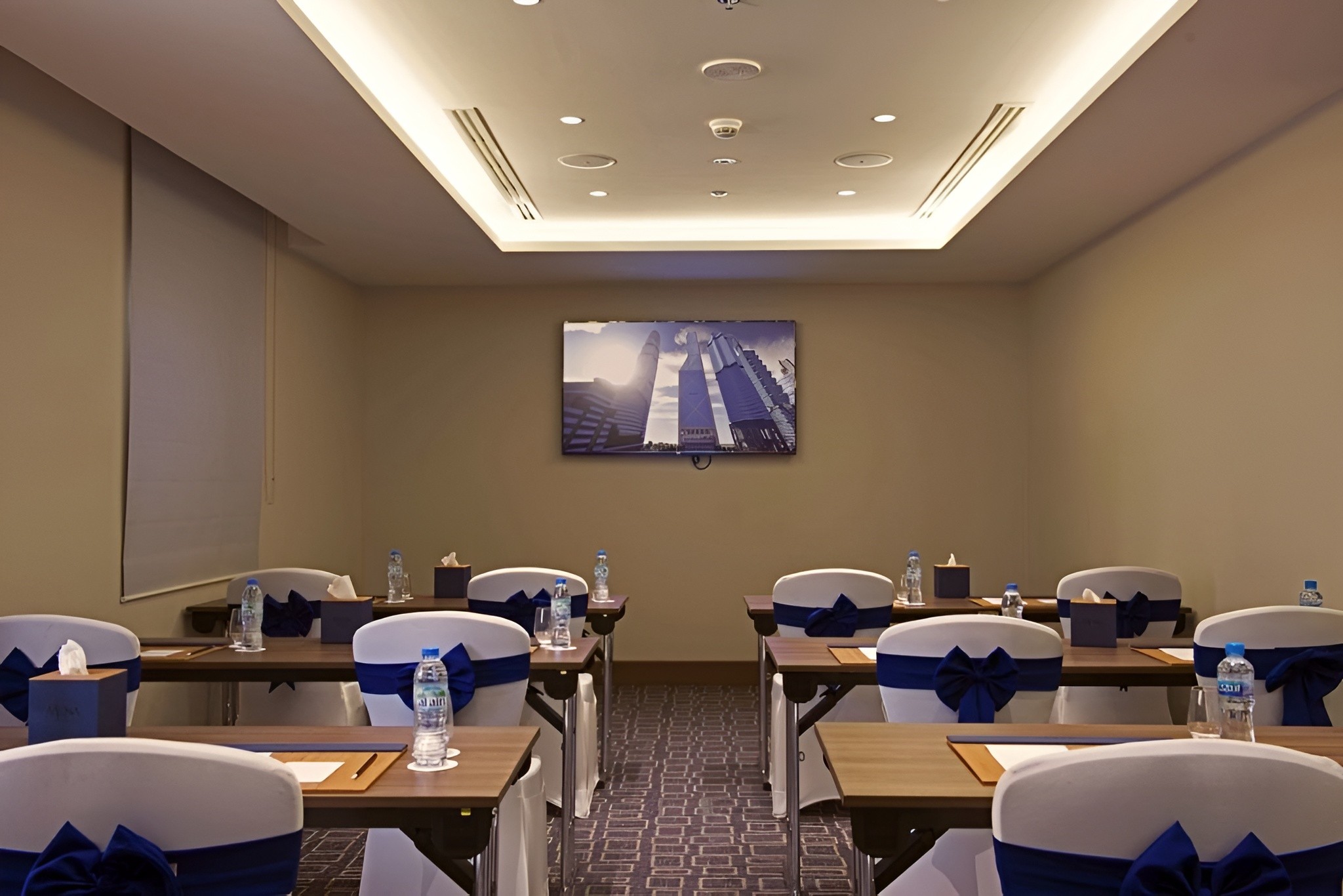 Full Hall Meeting Room