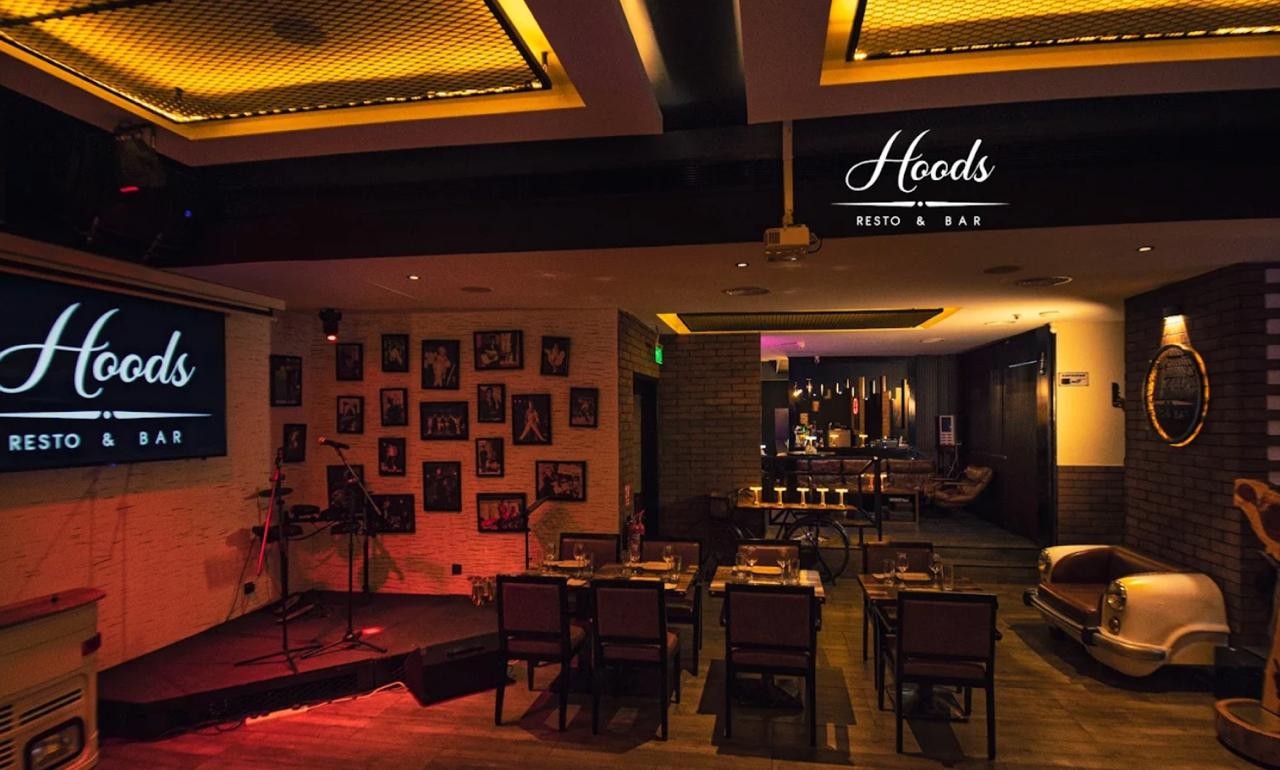 Hoods Resto & Bar