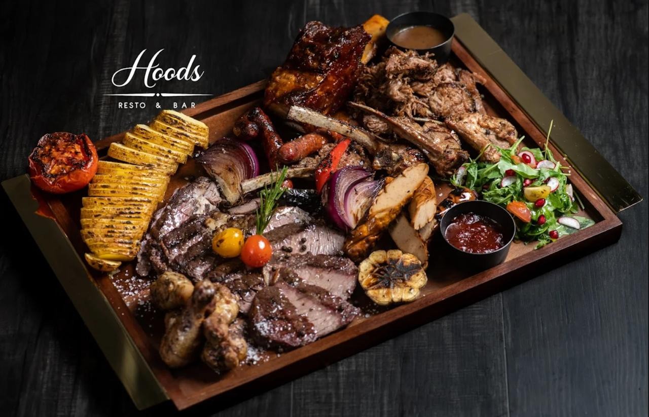 Hoods Resto & Bar