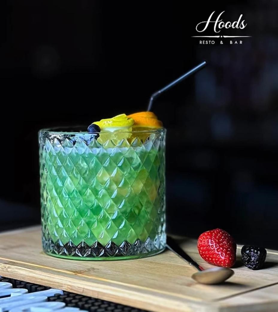 Hoods Resto & Bar