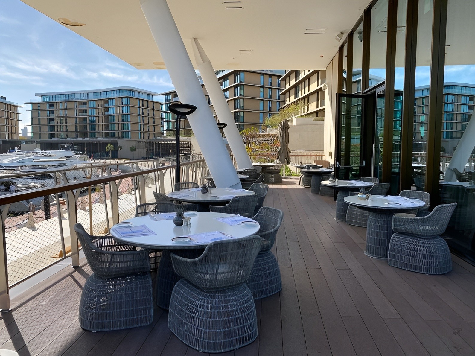 Yacht Club Restaurant Jumeirah 2