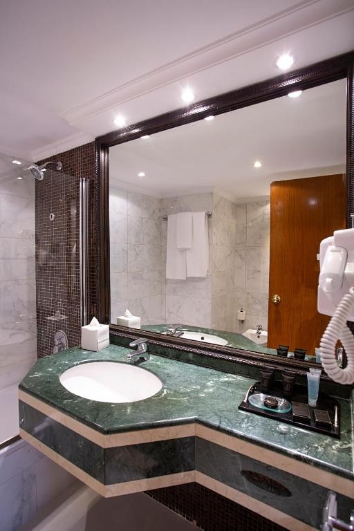 Carlton Tower Hotel Dubai Rooms