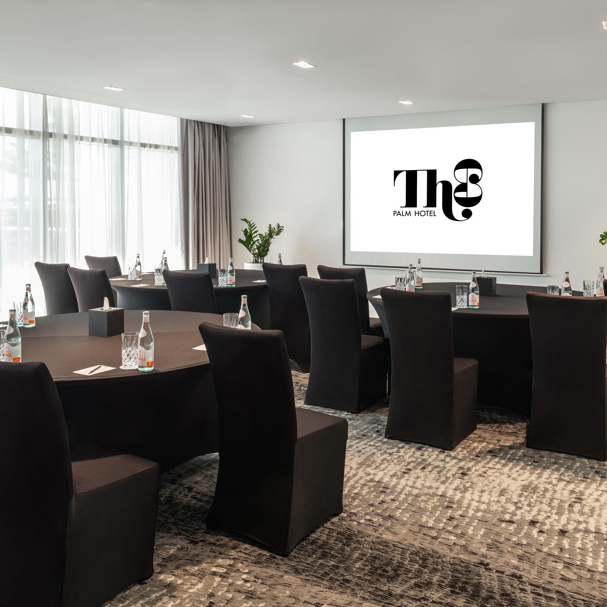 Th8 Palm Dubai Beach Resort, Vignette Collection, an IHG Hotel