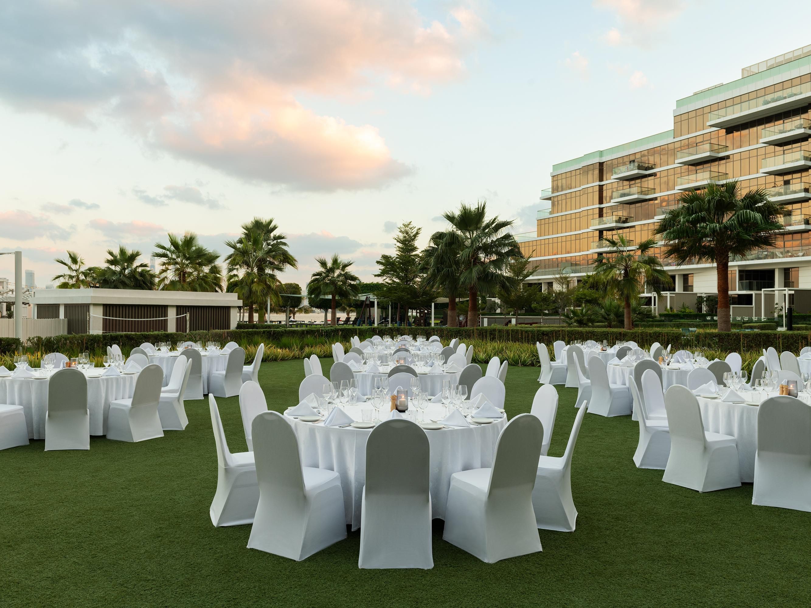 Th8 Palm Dubai Beach Resort, Vignette Collection, an IHG Hotel