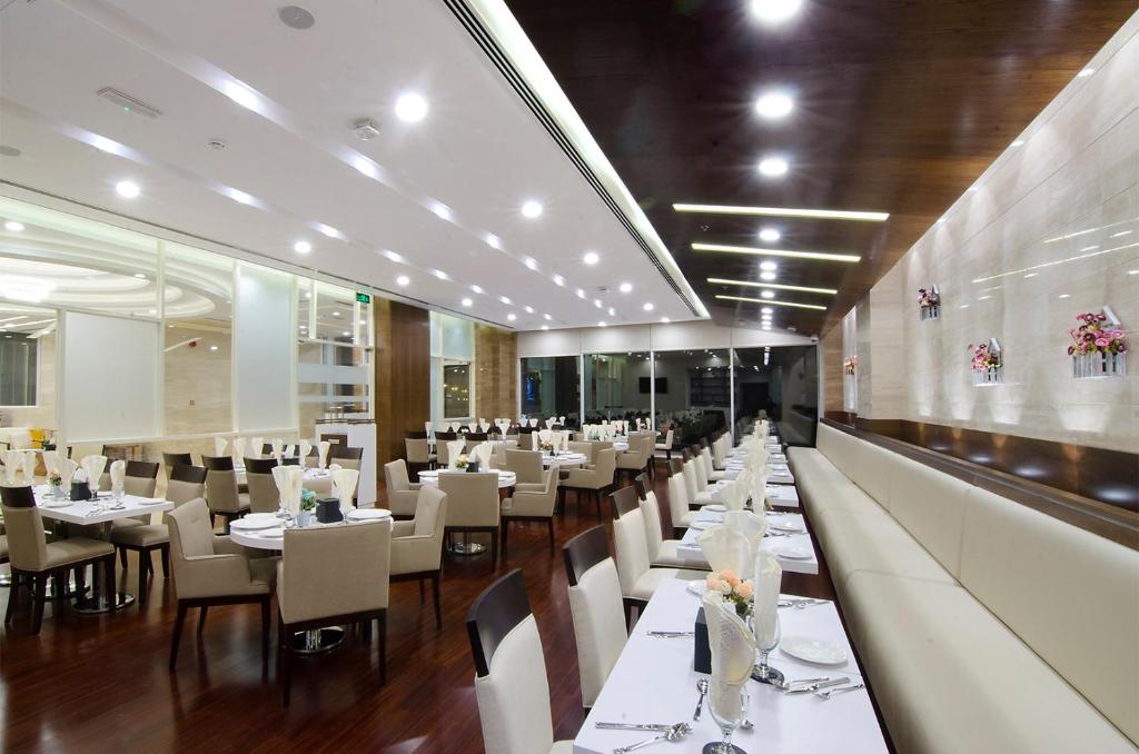 Al Murooj Muscat Grand Hotel