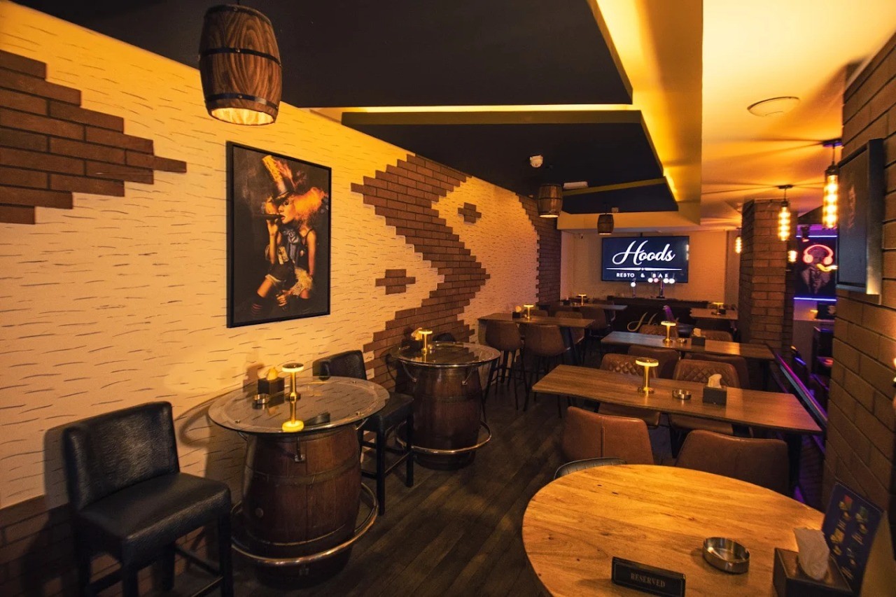 Hoods Resto & Bar