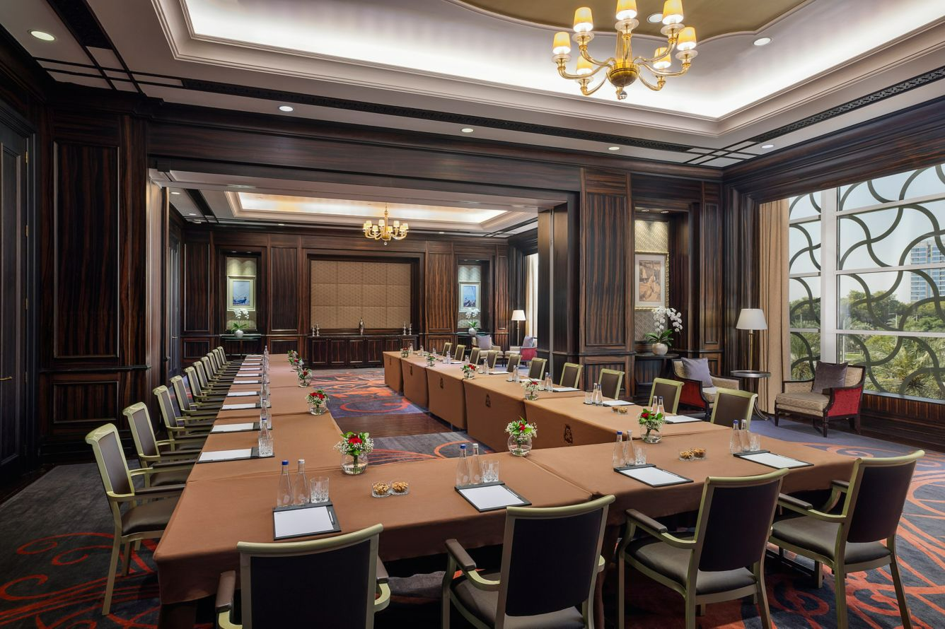 xr_auhrx_al_khaznah_meeting_3689
