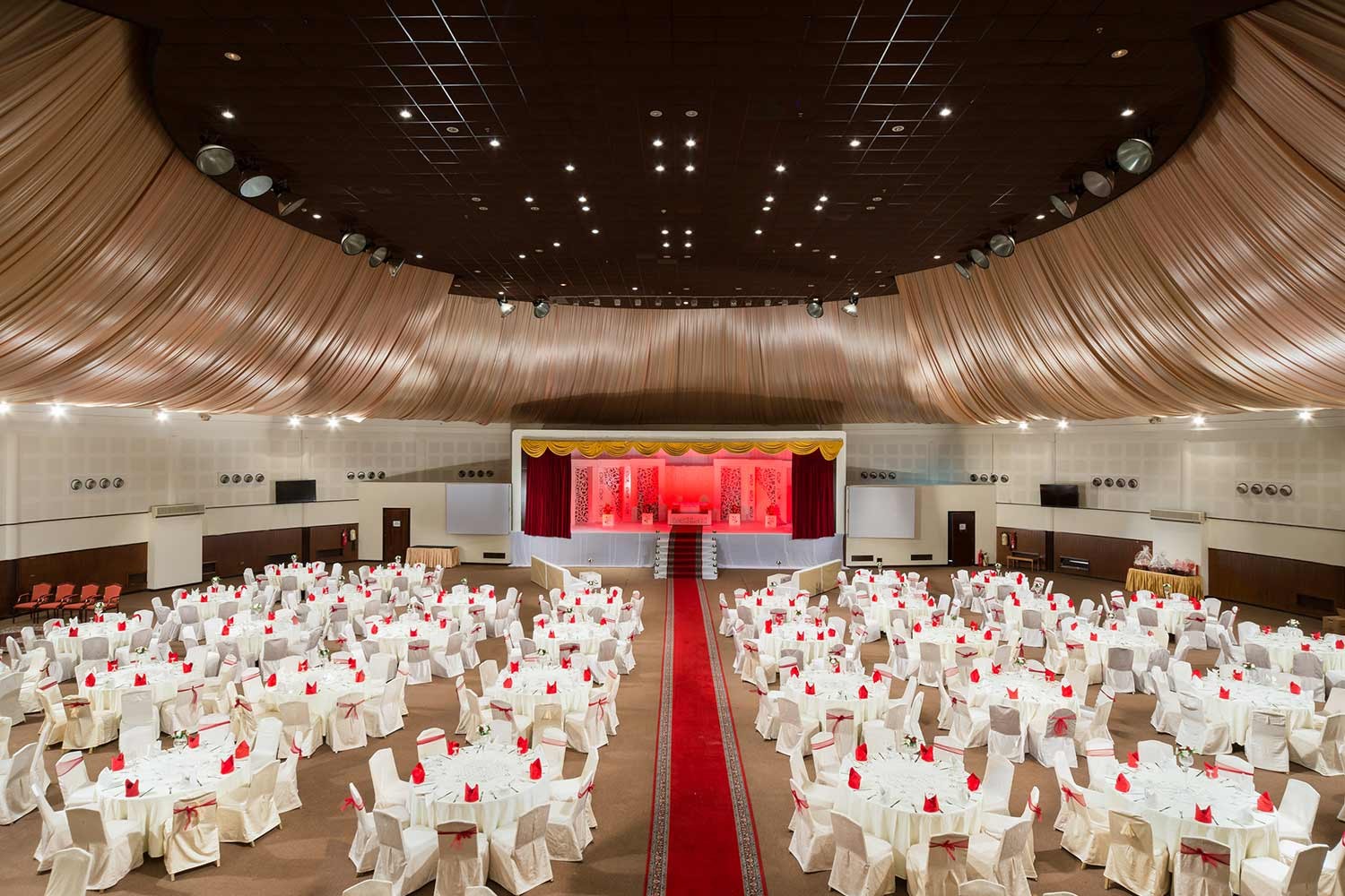 Al Falaj Hotel