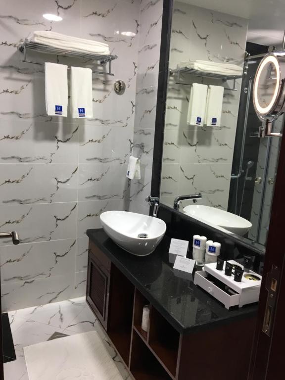 Golden Tulip Headington Ruwi