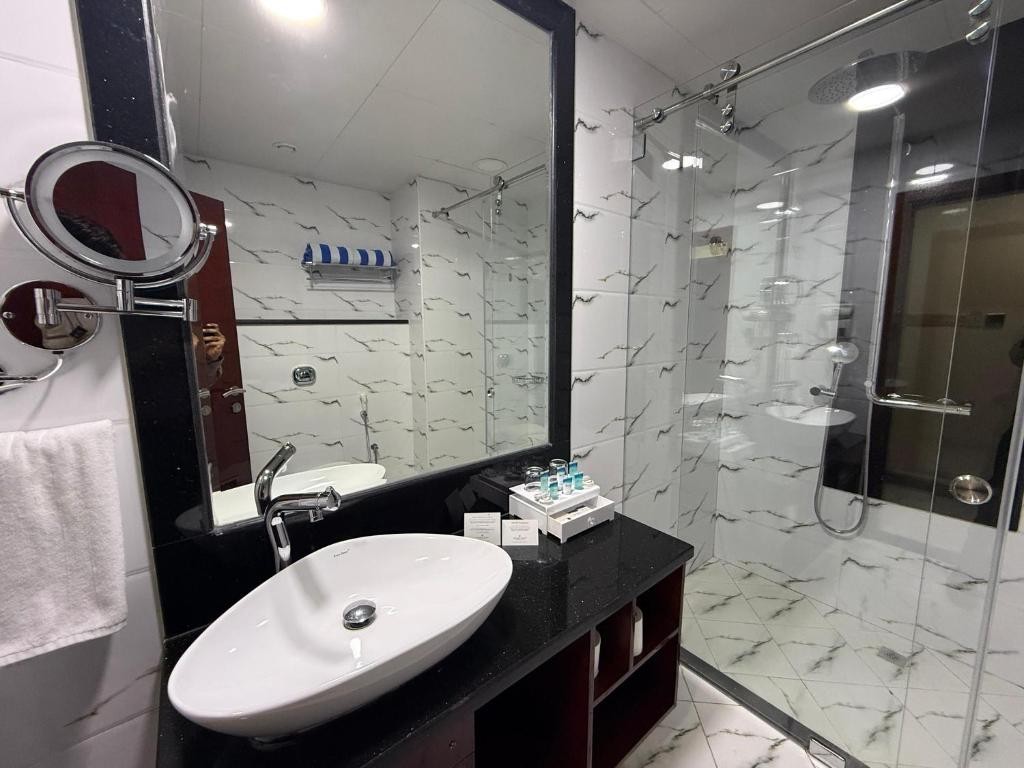 Golden Tulip Headington Ruwi