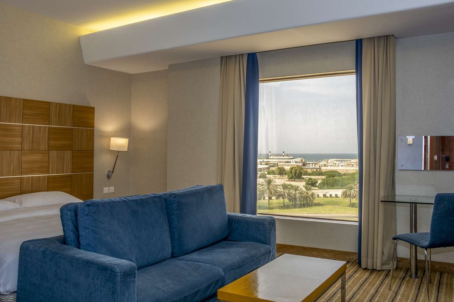 Golden Tulip Muscat