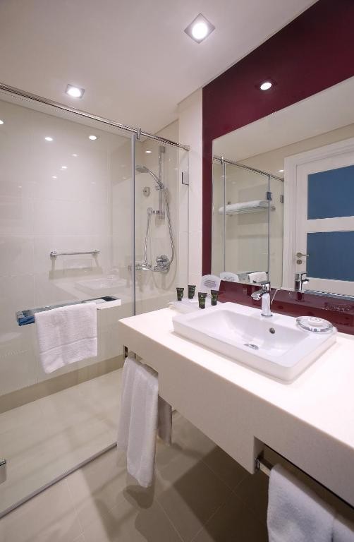 Holiday Inn AlSeeb Muscat, an IHG Hotel