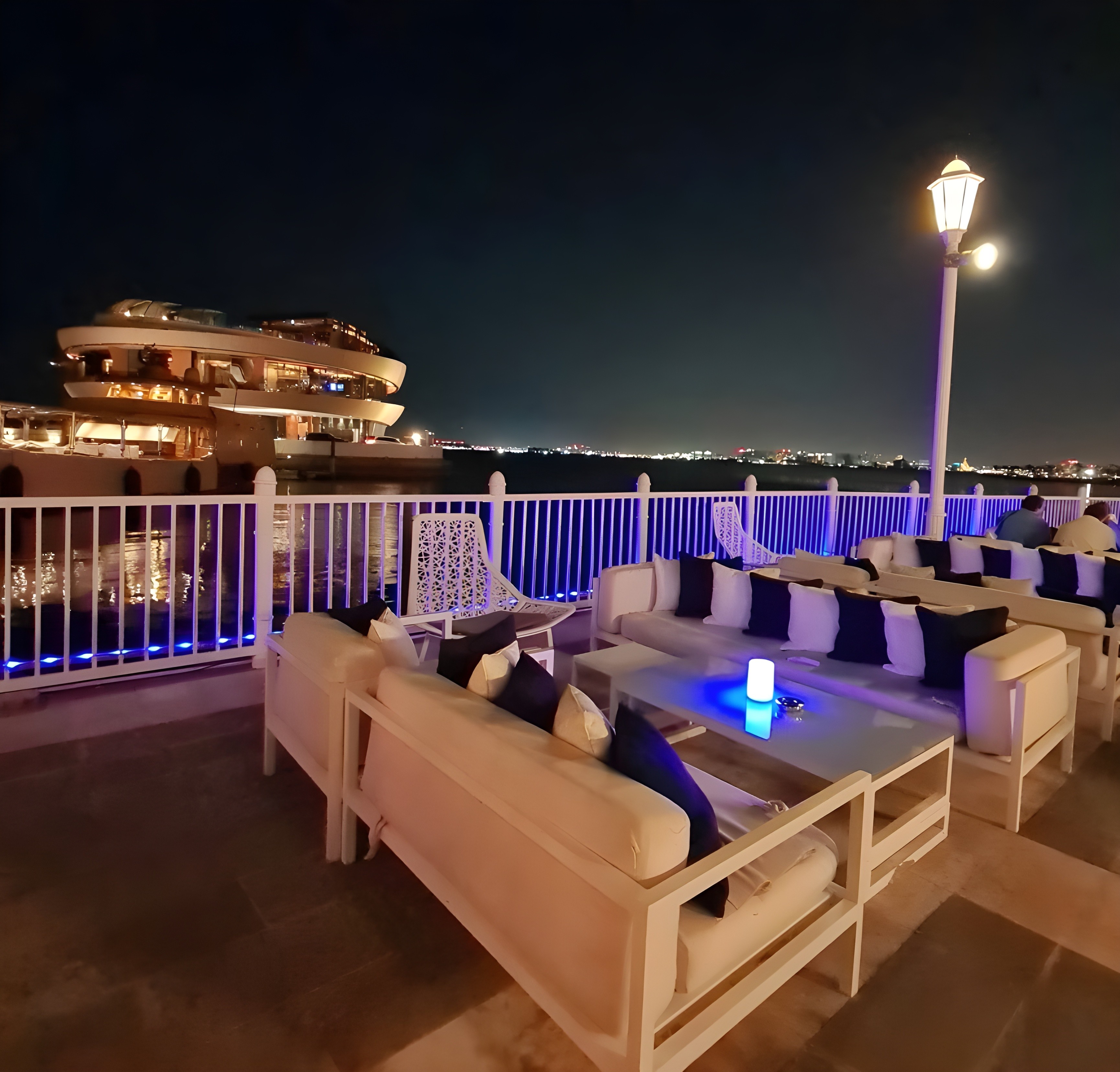 Isle Lounge