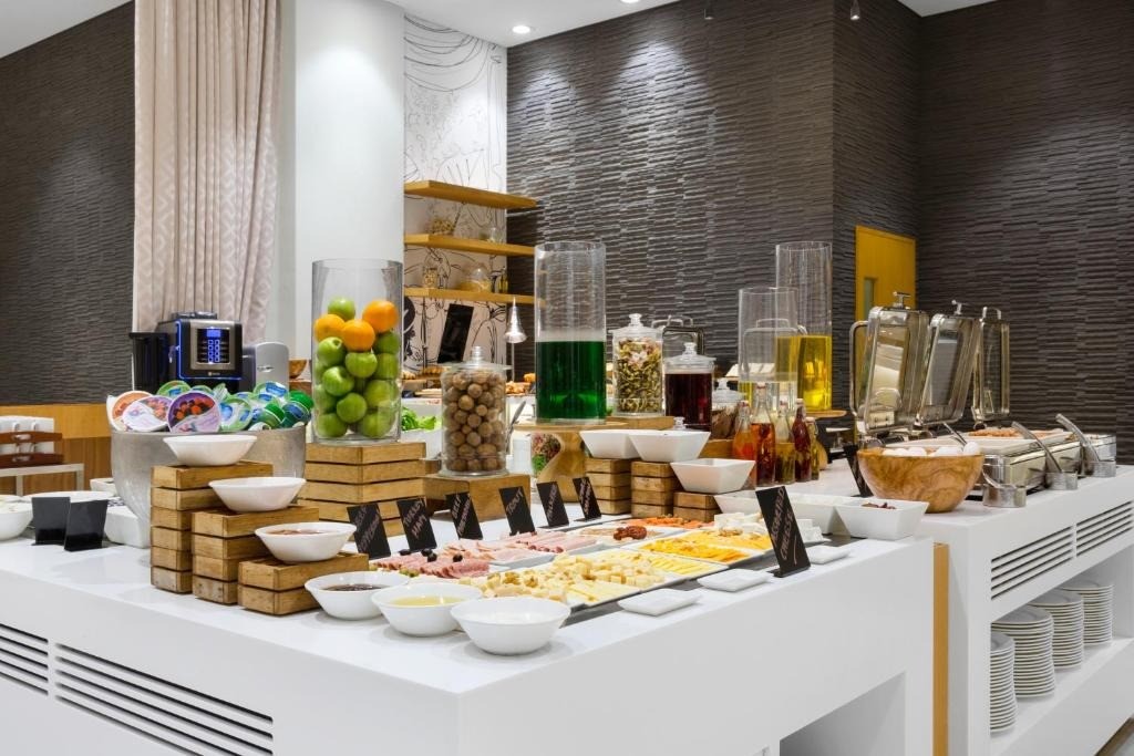 Food & Drinks