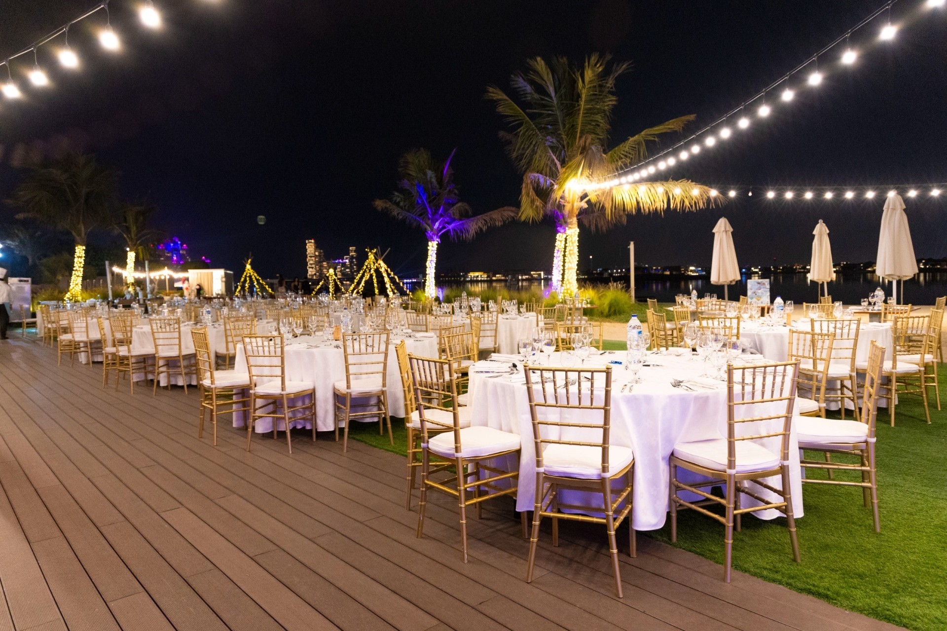 Th8 Palm Dubai Beach Resort, Vignette Collection, an IHG Hotel