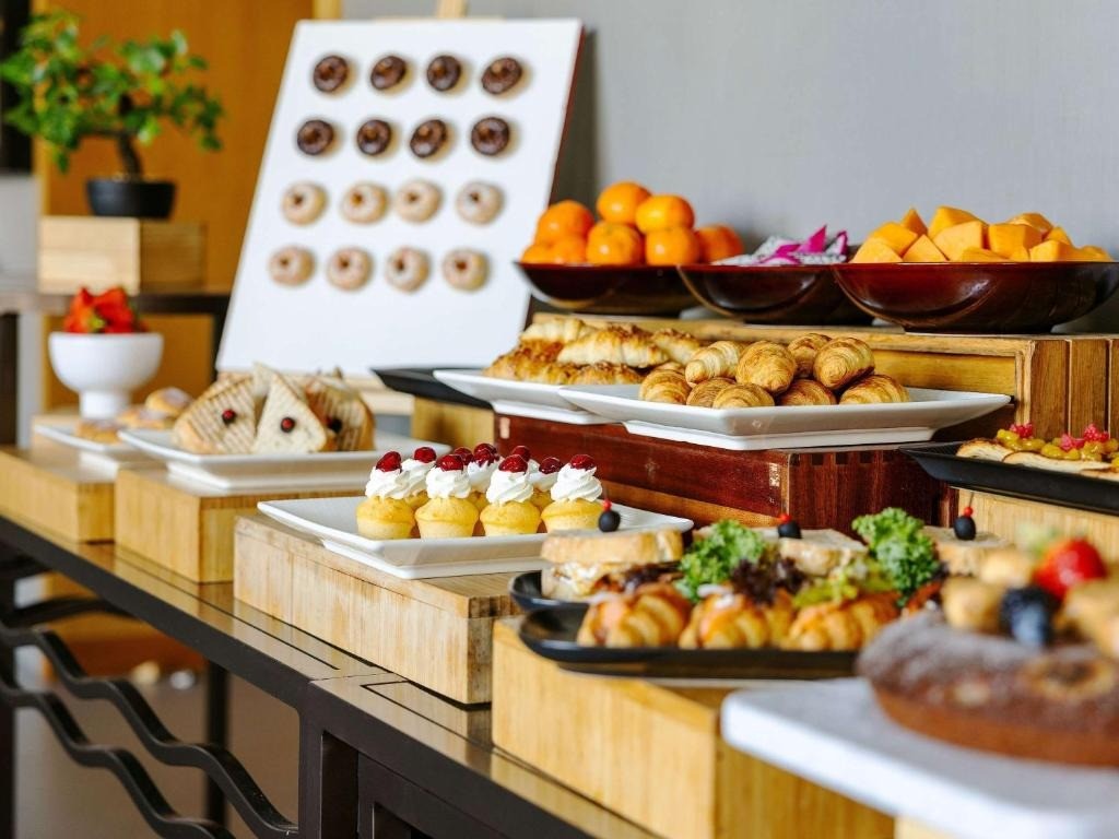 Food & Drinks