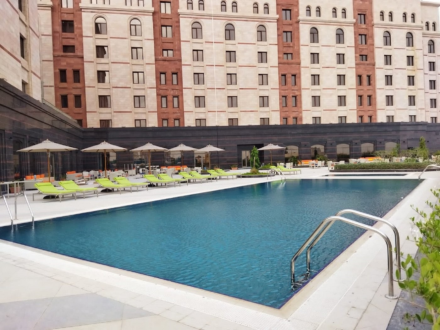 Tulip Inn Majan