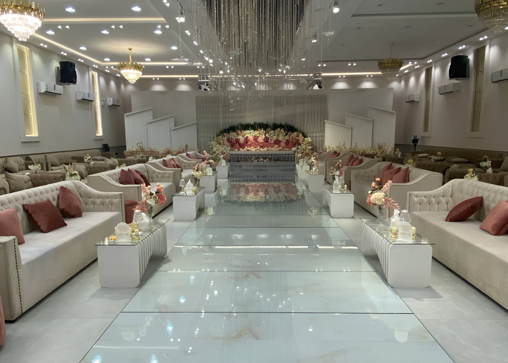 Al Mokhmalia Banquet hall in Alyarmuk Ar Rass, Saudi Arabia